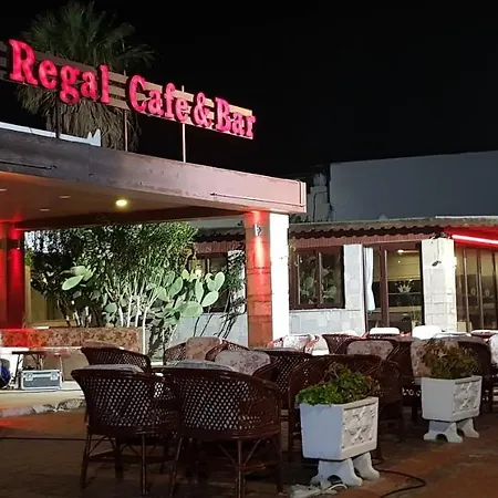 Regal Hotel 2*
